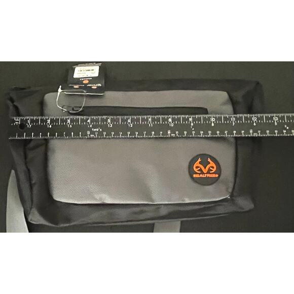 Realtree Outdoor/Hunting/Hiking, Waist Bag/Fanny Pack, Adjustable, Waterproof - Picture 5 of 8